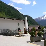 咖尼海因巴奇尔豪富酒店 3*